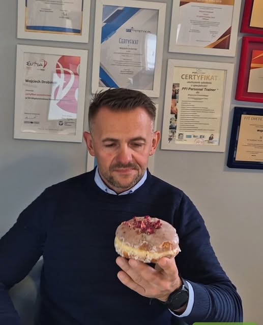 dieta Tłusty Czwartek, zdrowe Tłusty Czwartek, odchudzanie Tłusty Czwartek, Tłusty Czwartek przepisy dietetyczne, niskokaloryczne pączki, dieta redukcyjna Tłusty Czwartek, jak nie przytyć w Tłusty Czwartek, alternatywy dla pączków, fit pączki Tłusty Czwartek, Tłusty Czwartek bez wyrzutów sumienia, kontrola kalorii Tłusty Czwartek, zdrowe słodkości, Tłusty Czwartek porady dietetyczne, plan posiłków Tłusty Czwartek